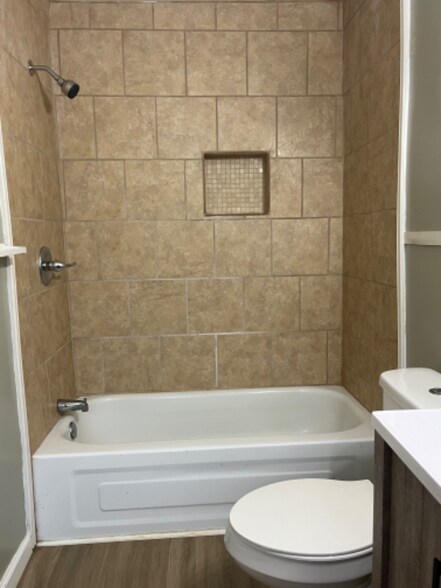 Building Photo - 608 Price St