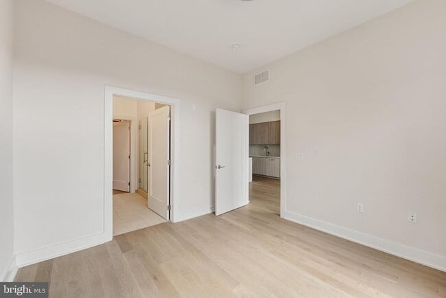 Building Photo - 701 Swann Ave