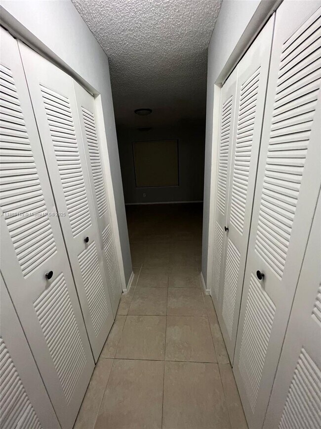 Building Photo - 10521 SW 158th Ct