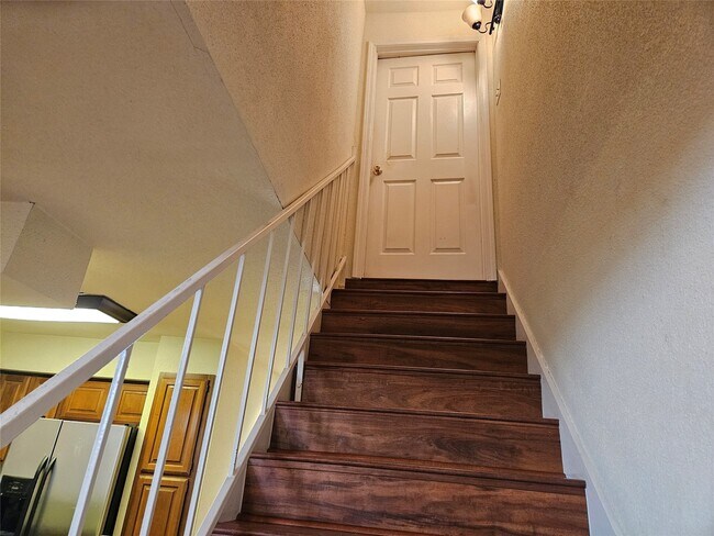 Building Photo - 2425 Holly Hall St