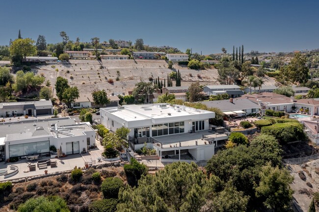 Building Photo - 4 Br 5 Ba with STUNNING VIEWS and Jacuzzi