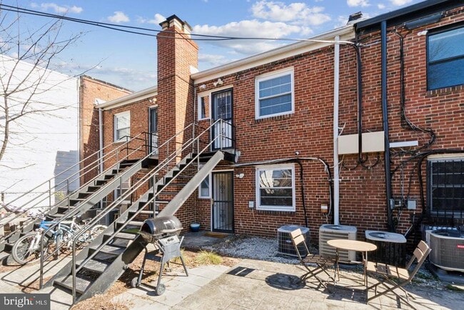 Building Photo - 123 17th St SE