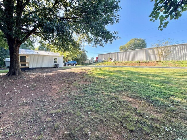 Building Photo - Statesville - 2BD/1BA