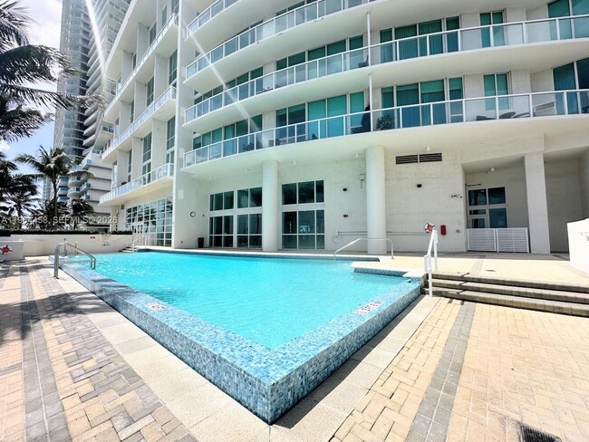 Building Photo - 665 NE 25th St