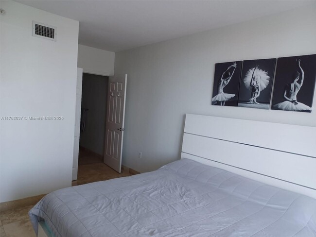Building Photo - 1755 E Hallandale Beach Blvd