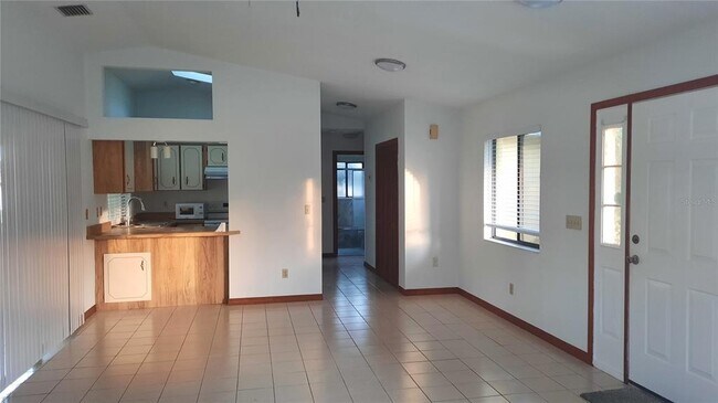 Building Photo - 62 Burbank Dr