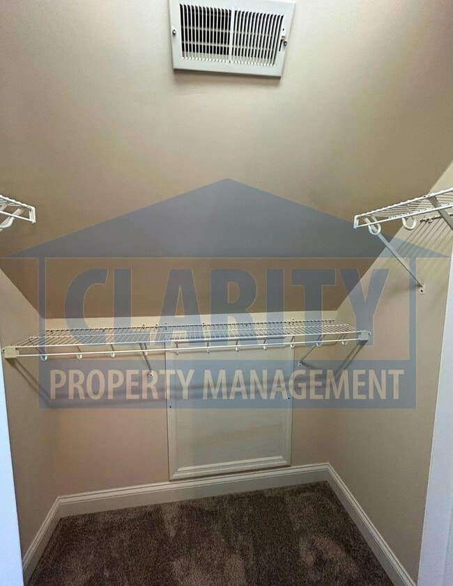 Building Photo - 3 bedroom home w/ fenced in backyard!
