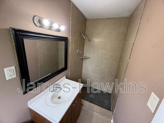 Building Photo - 1231 Devonshire Dr
