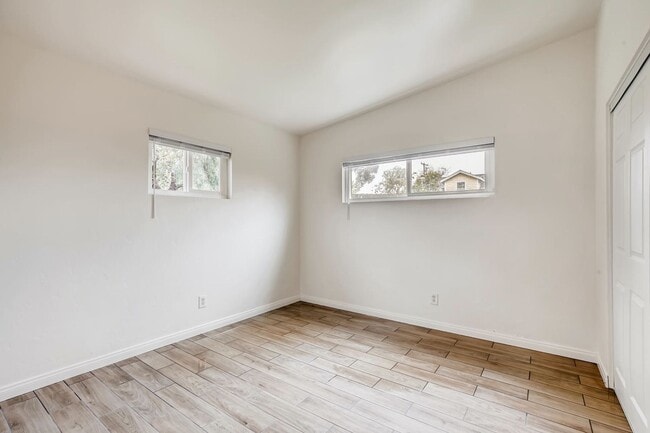 Building Photo - 2 Bedroom/1 Bath single story unit in duplex for rent in Encinitas! Water Included! Call for deta...