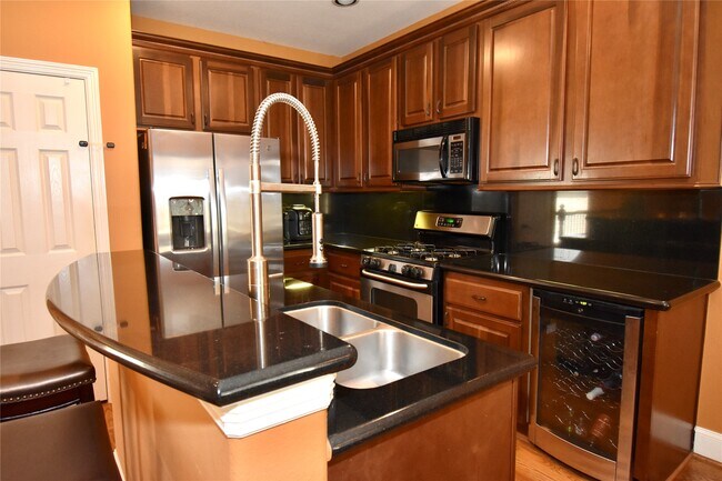 Building Photo - 326 Gregg St