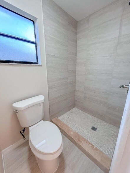 Building Photo - 1901 SW McAllister Ln