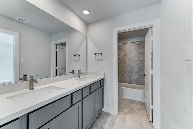 Building Photo - 9522 Rialto Creek Dr