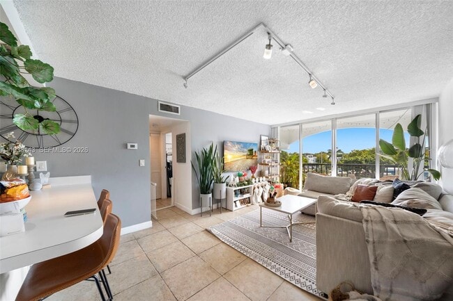 Building Photo - 2150 SW 16th Ave