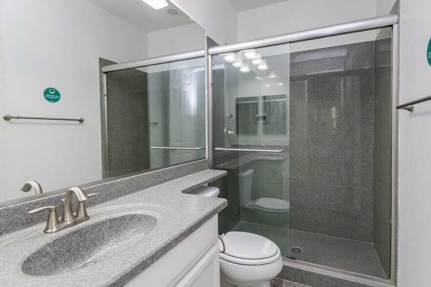 Building Photo - 1035 S Agnes Ln