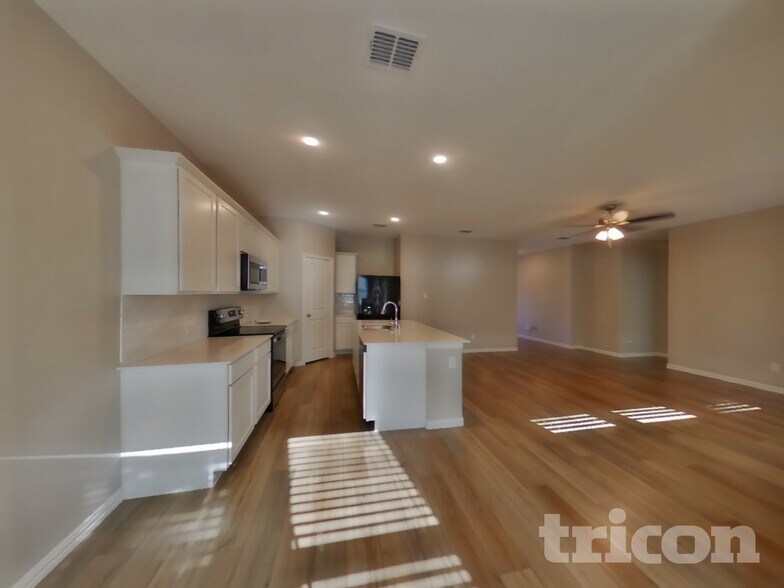 Building Photo - 440 Walpole Ct