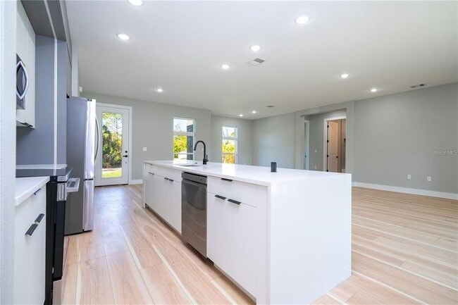 Building Photo - 15 Ramblewood St