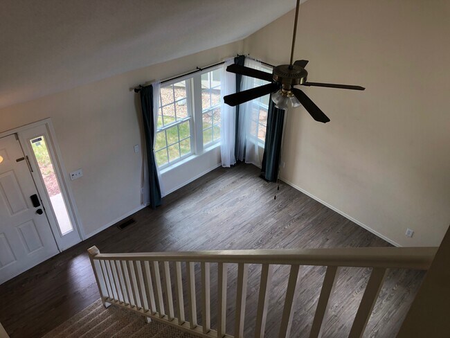 Building Photo - 10229 Halleys Way