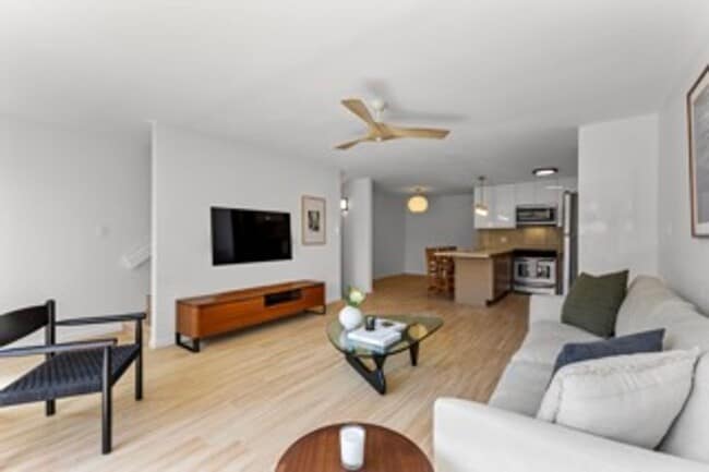 Building Photo - Windward Estates #M102