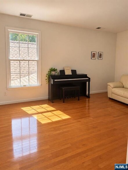 Building Photo - 120 White Pine Ct