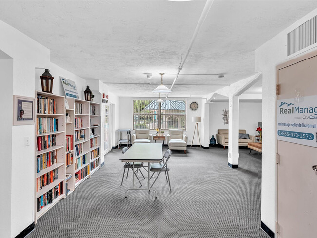 Building Photo - 4025 N Federal Hwy