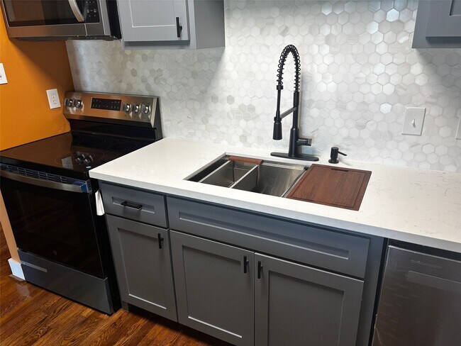 Building Photo - 377 Burke St