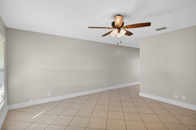 Building Photo - 8695 SE Hobe Ridge Ave