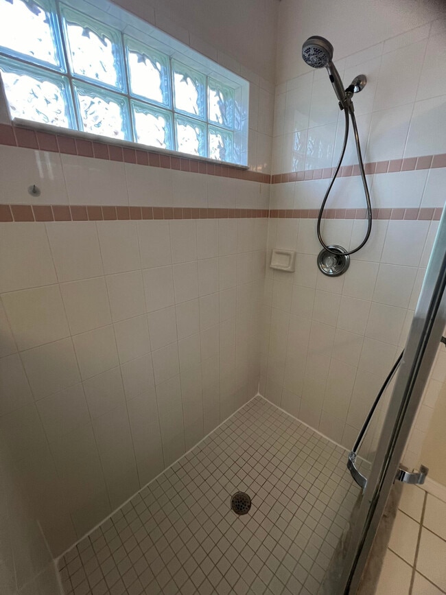 Building Photo - 1851 Abbeyridge Dr