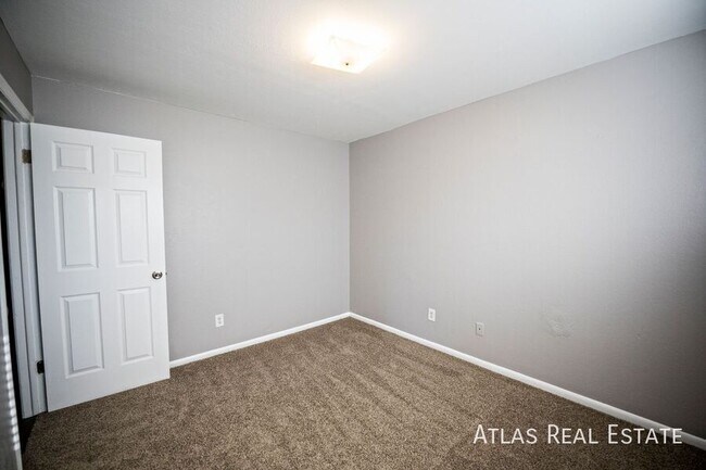 Building Photo - 16232 W 13th Ave