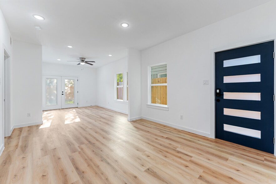 Building Photo - 9320 Firnat St
