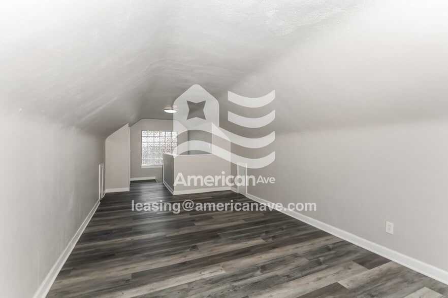 Building Photo - 526 Harriet St