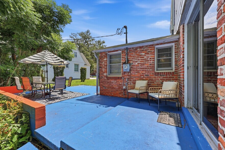 Building Photo - 949 SW 13th St