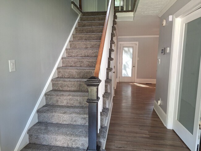 Building Photo - 212 Earle Ct