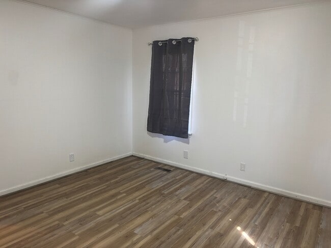 Building Photo - 1325 Circle Dr