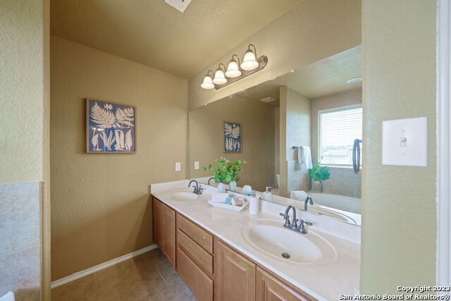 Building Photo - 9902 Meadow Lark
