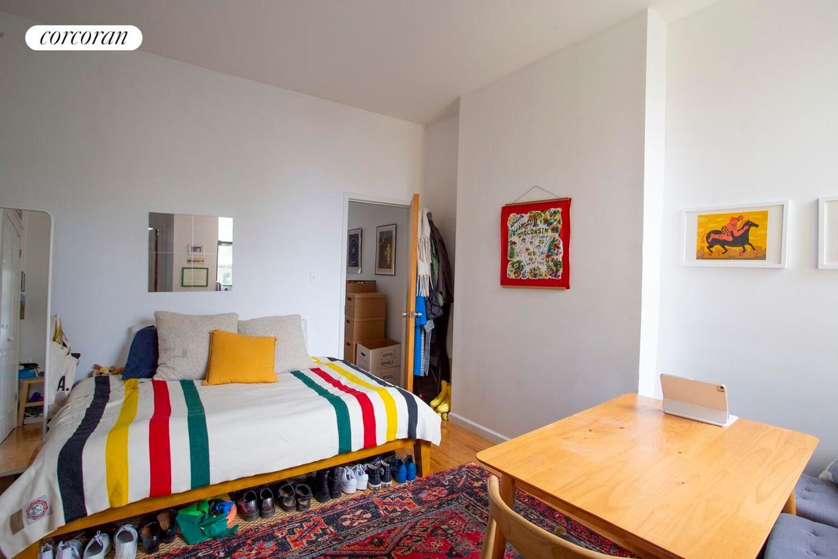 Building Photo - 194 Vernon Ave