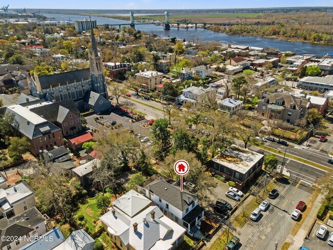 Building Photo - 308 Dock St