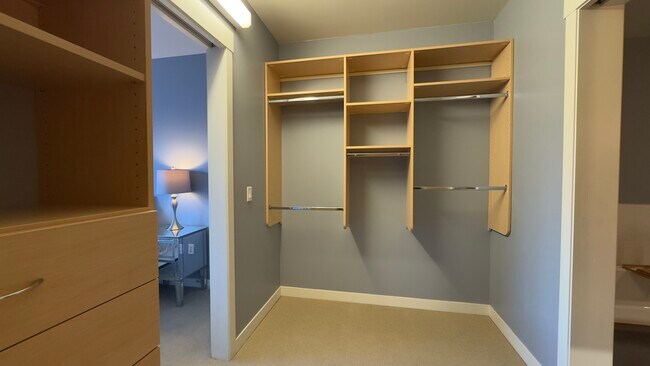 Building Photo - 1310 NW Naito Pky