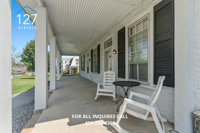 Building Photo - Cozy Upstairs 1-Bedroom Apartment in Fort ...