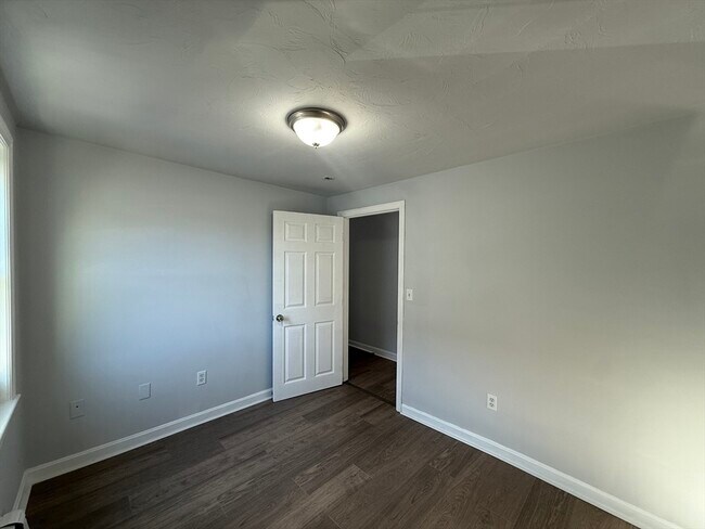 Building Photo - 30 Sanger St