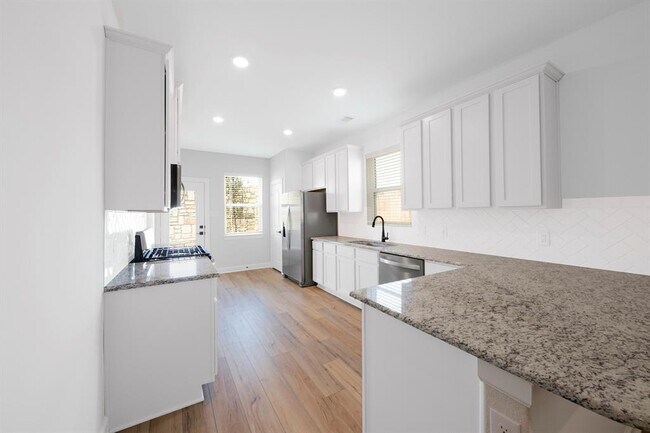 Building Photo - 6111 White Spruce Dr