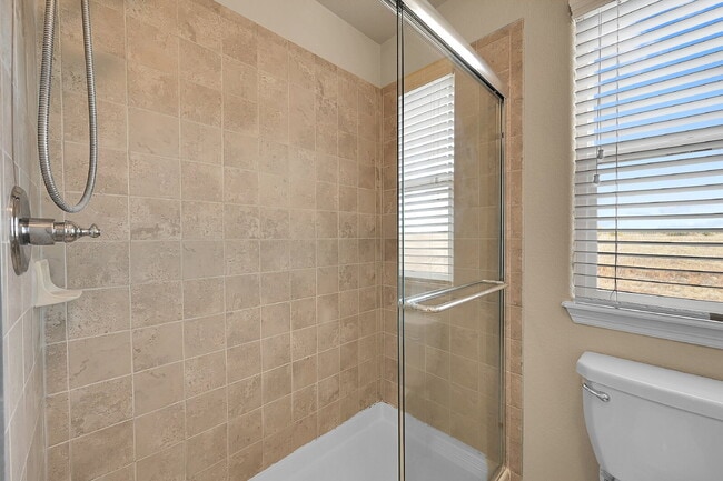 Building Photo - $2,145.00, 4-bed, 2.5-bath located in Colo...