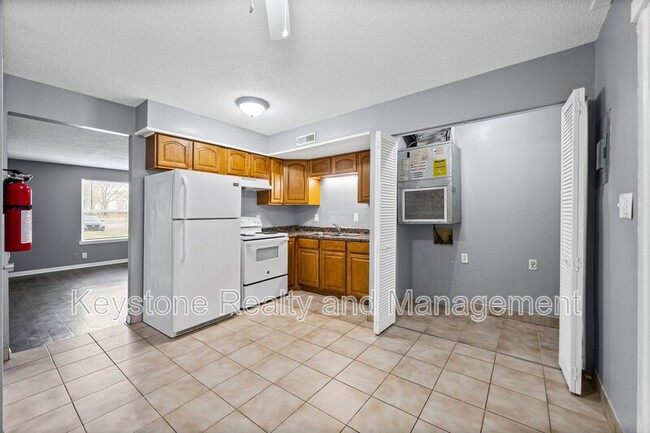 Building Photo - 1269 State Line Rd