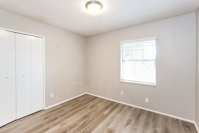 Building Photo - 2929 Fern Glen Dr