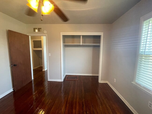 Building Photo - 2 Bed Moore