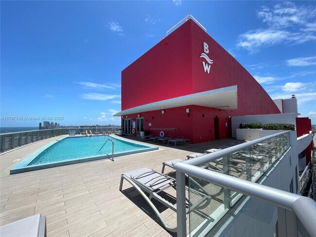 Building Photo - 2600 E Hallandale Beach Blvd