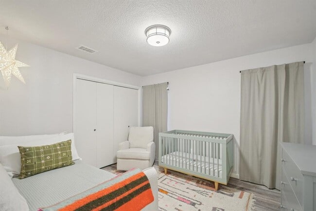 Building Photo - 730 Vanguard St