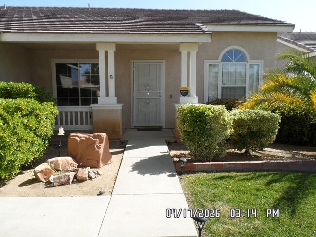 Building Photo - 3 Bedrooms, 2 Bathrooms, approx. 1392 sq. ft., 2 Car Garage, Covered Patio, Fenced, Play house,