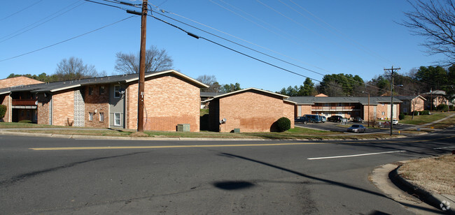 Building Photo - Leon Court Apartments