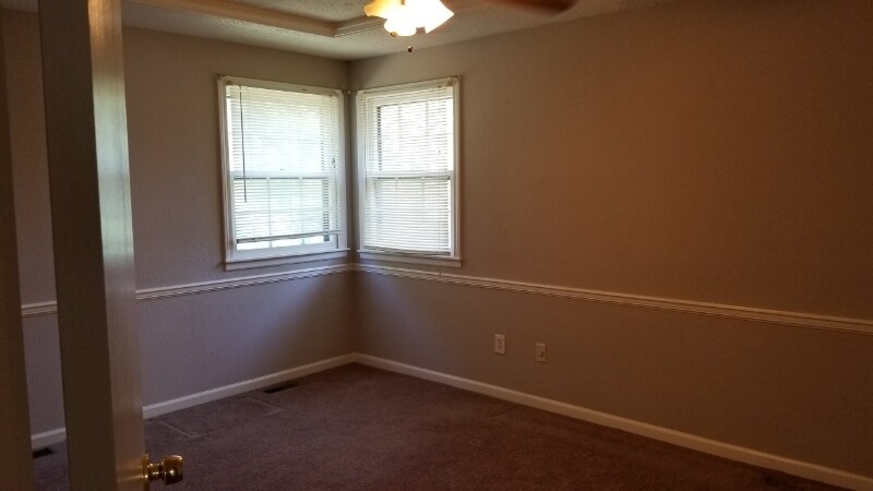 Building Photo - 213 S Brittany Dr