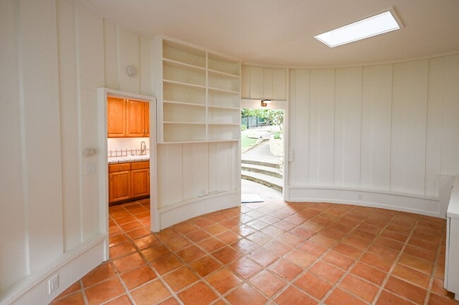 Building Photo - Dolores Street Triplex